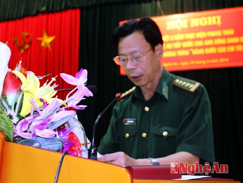 Đồng chí Nguyễn Việt Hà - Phó chính ủy BĐBP Tỉnh phát biểu tại hội nghị.