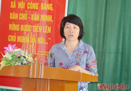 Đồng chí Vi Thị Hương báo cáo một số nội dung liên quan đến kỳ họp Quốc hội sắp tới