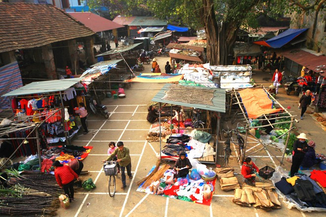 Chợ quê xã Phương Trung, huyện Thanh Oai.