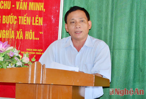 Đồng chí Bùi Trầm, Chủ tịch UBND huyện Kỳ Sơn phát biểu