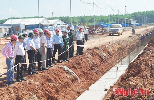 Đoàn công tác kiểm tra thi công tuyến nối QL1- Thái Hòa vào nhà máy MMDF