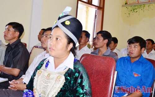 Cử tri xã Đoọc Mạy tham dự buổi tiếp xúc.