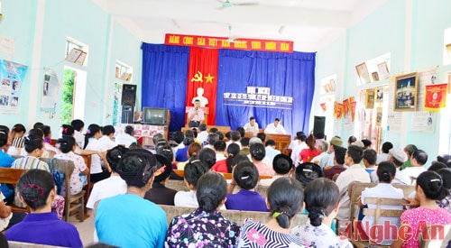 Chương trình tiếp xúc cử tri diễn ra tại Nhà cộng đồng bản Can, xã Tam Thái