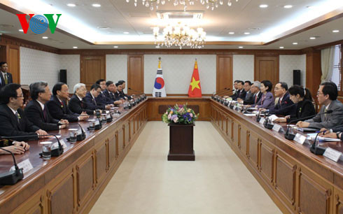 Tổng Bí thư Nguyễn Phú Trọng hội kiến Thủ tướng Hàn Quốc Chung Hong-won