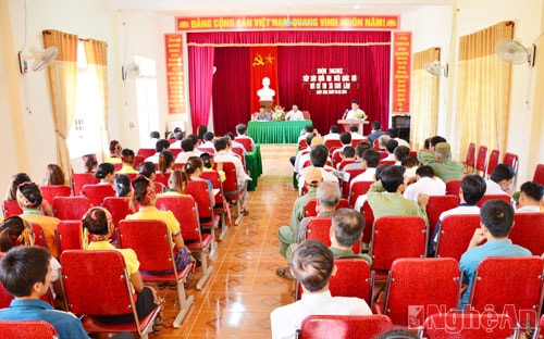 Chương trình tiếp xúc cử tri tại Nhà cộng đồng xã Cam Lâm