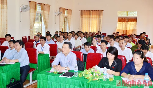  Các đại biểu và cử tri tham dự hội nghị.