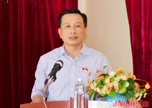 Đồng chí Lê Quang Huy trả lời các ý kiến của cử tri.