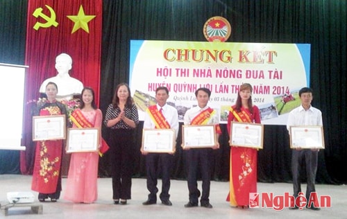 Trao giải cho các đội tham gia Hội thi