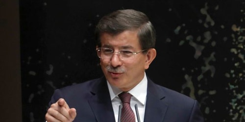 Thủ tướng Thổ Nhĩ Kỳ Ahmet Davutoglu trả lời phỏng vấn trên truyền hình.