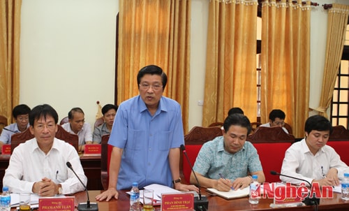 Đồng chí Phan Đình Trạc phát biểu ý kiến.