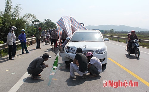 Hiện trường vụ tai nạn giữa ô tô và xe máy trên đường tránh TP Vinh khiến một người tử vong