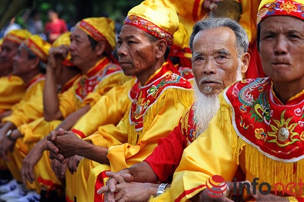 Ông Nguyên Văn Bạo (79 tuổi), là thành viên nhiều tuổi nhất của đội múa Rồng huyện Mỹ Đức. Thành viên của đội người trẻ nhất năm nay cũng đã trên 55 tuổi.