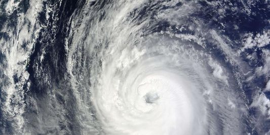 Bão Phanfone tiến gần Thái Bình Dương hôm 5 tháng 10. Ảnh: LeMonde