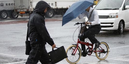 Sáng thứ hai, bão Phanfone đi vào khu vực phía tây Nhật Bản. Ảnh: Yuya Shino
