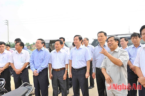 Xem tượng đài Phan Đăng Lưu đang thi công