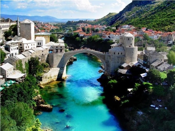 15. Cầu Stari - Bosnia Trong tiếng anh có nghía là 