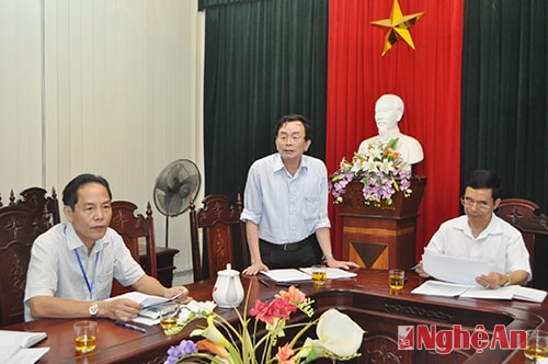 Chủ tịch UBND thành phố Nguyễn Xuân Sinh giải đáp một số vấn đề đoàn giám sát quan tâm