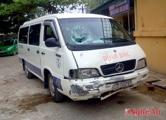 Xe khách gây tai nạn