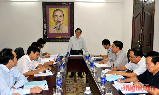 Đồng chí Đinh Viết Hồng – Phó chủ tịch UBND tỉnh chủ trì cuộc họp