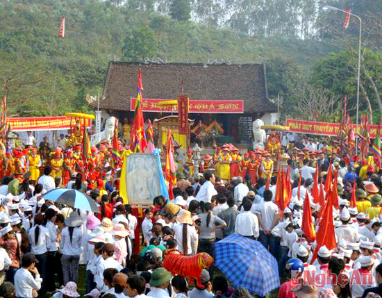 Lễ hội đền Quả Sơn.