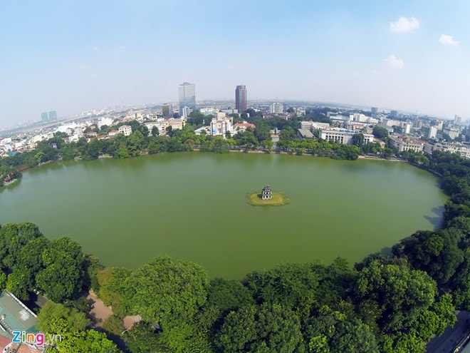 Kể từ khi Hà Nội được giải phóng, xung quanh hồ trở thành trung tâm văn hóa, giải trí của thủ đô. Mỗi dịp có sự kiện lớn hoặc lễ Tết, giới trẻ và các gia đình lại đổ về đây để vui chơi, thưởng ngoạn. Hồ Hoàn Kiếm là biểu tượng của thành phố, không thể thiếu được trong đời sống hàng ngày cho người dân Hà Nội.