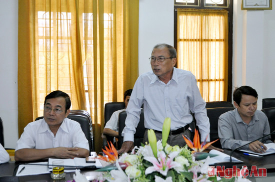 Đồng chí Nguyễn Đình Minh - Thành viên đoàn giám sát tham gia ý kiến tại cuộc làm việc