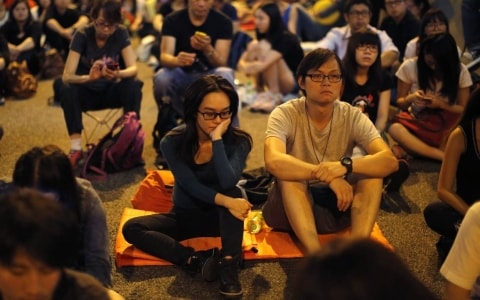 Sinh viên Hong Kong cảm thấy thất vọng sau tuyên bố của chính quyền (Ảnh Reuters)