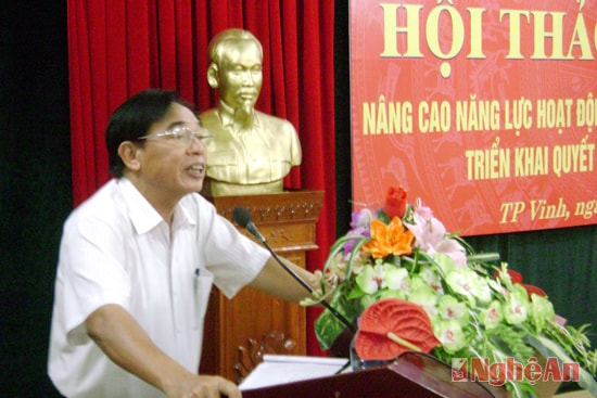 Tiến sỹ Trần Công Dương - Ủy viên BTV Tỉnh ủy, Chủ tịch Liên hiệp các Hội KH&KT Nghệ An phát biểu