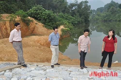 Đoàn khảo sát công trình Đạp Cây Lim