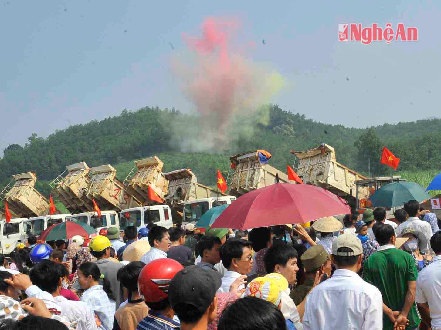 Phát lệnh khới công
