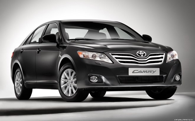 Tính năng an toàn, bền đẹp và phong cách ấn tượng giúp Toyota Camry vẫn là mẫu xe ưa thích của khách hàng.