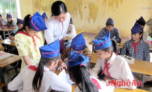 Giờ học của cô và trò Trường THCS Kim Lâm, xã Thanh Sơn (Thanh Chương).