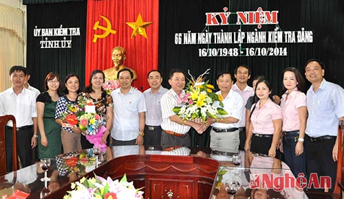 Đoàn Báo Nghệ An chúc mừng Ban kiểm tra