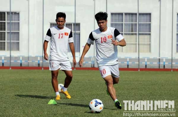  Công Phượng (10) sẽ thi đấu tại V-League 2015