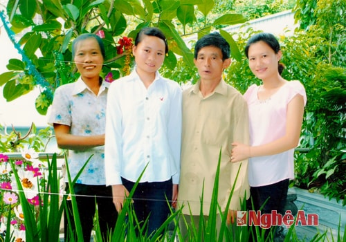Gia đình anh Lê Viết Hùng.