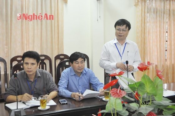 Giám đốc sở Y tế Bùi Đình Long báo cáo tình hình tuyển dung, sử dụng cán bộ, viên chức, lao động của ngành