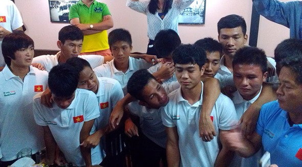 Công Phượng và các đồng đội đã cùng nhau tâm sự rất nhiều điều trong bữa cơm chia tay của U19 Việt Nam. 
