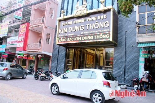 Tiệm vàng trên đường Lê Lợi (TP. Vinh). Ảnh: Hải Yến