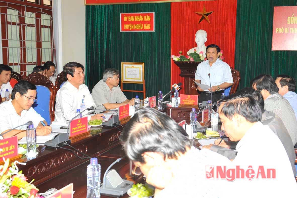 Đồng chí Nguyễn Xuân Đường Làm việc với lãnh đạo huyện Nghĩa Đàn