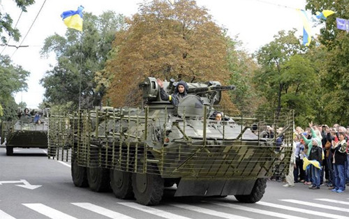 Binh lính Ukraina trên đường phố Mariupol hôm 20 tháng 9. Ảnh: Alexander Khudoteply