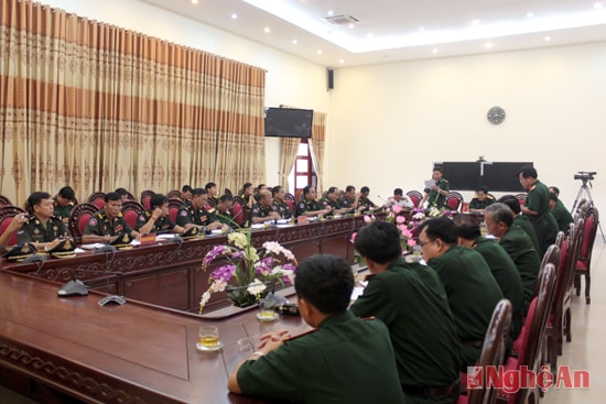 Quang cảnh buổi làm việc