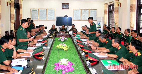 Đoàn cán bộ sĩ quan cao cấp quân đội Hoàng gia Campuchia làm việc với lãnh đạo, chỉ huy Lữ đoàn tăng thiết giáp 206