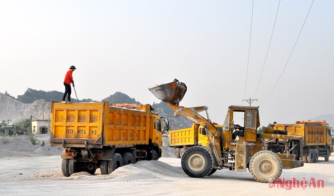 Chế biến đá dăm tại Công ty đá Hoàng Mai.