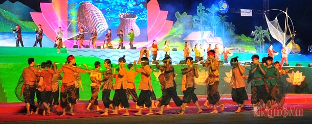 Liên hoan Dân ca Nghệ Tĩnh.  Ảnh:  T. Hải