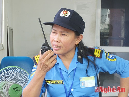 Chị Vân đang làm nhiệm vụ.