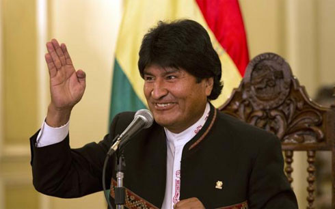 Tổng thống nước Bolivia Evo Morales phát biểu tại cuộc họp báo hôm 13/10 (Ảnh AP)