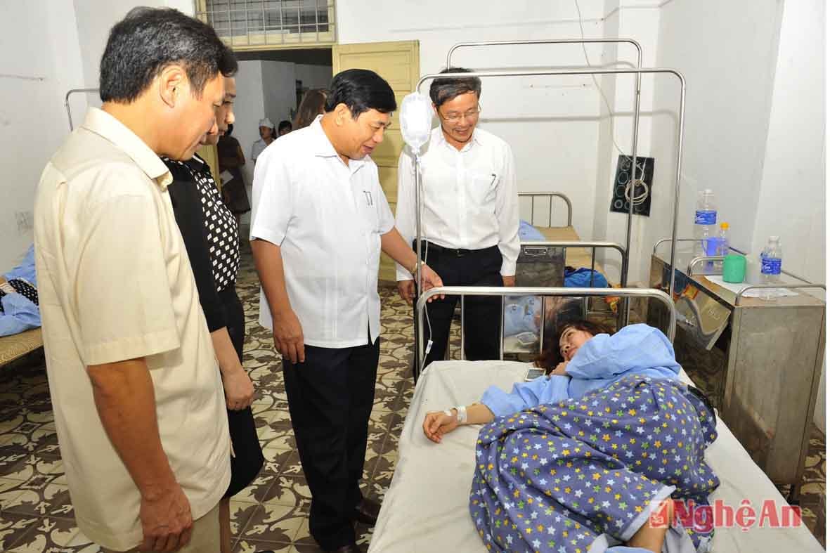 Thăm hỏi bệnh nhân tại viện huyết học ( cơ sở cũ vừa nhận bàn giao)
