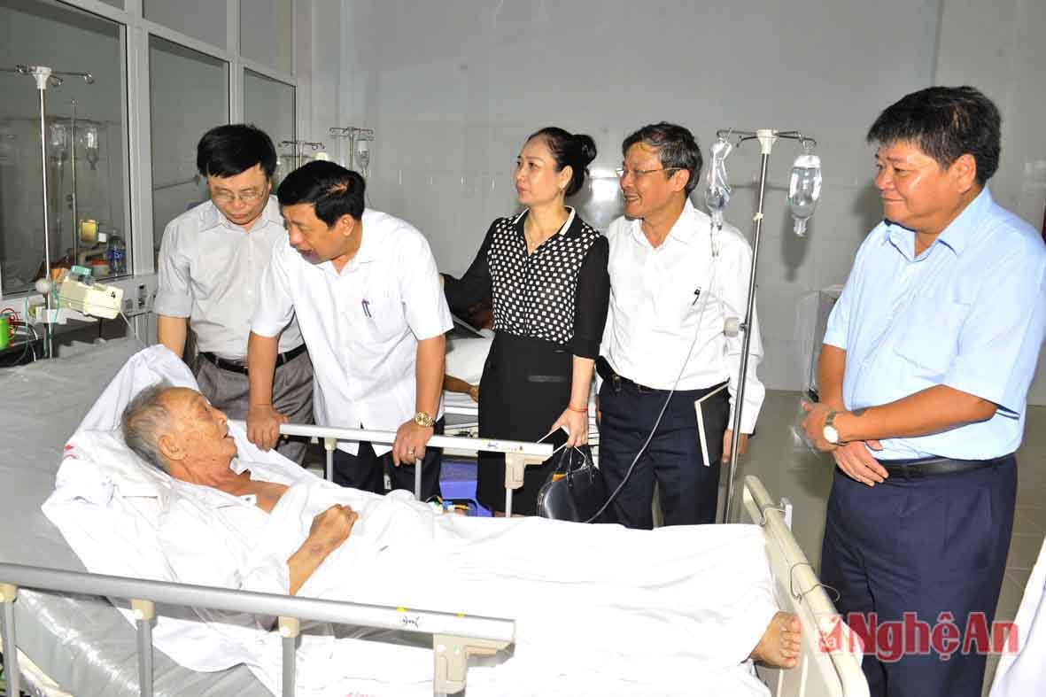 Thăm bệnh nhân tại bệnh viện mới