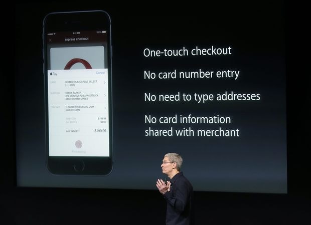 Tim Cook giới thiệu Apple Pay, ngày 16/10 tại Cupertino, California.