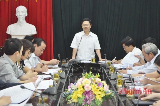Đồng chí Nguyễn Xuân Sơn chủ trì cuộc làm việc